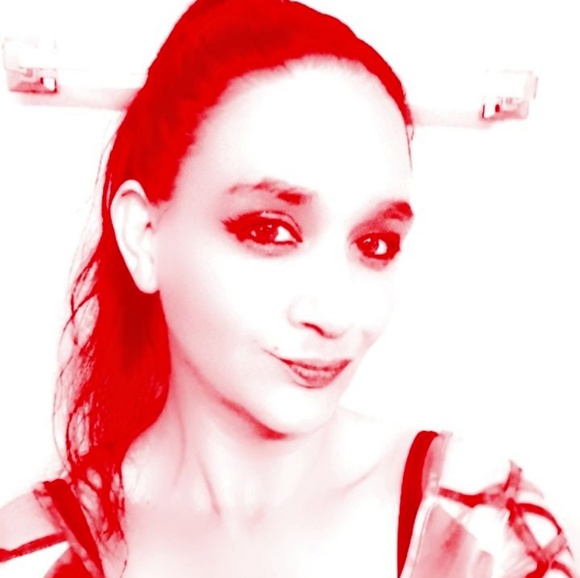 Meet your Posher, Brandy - Picture 1 of 1